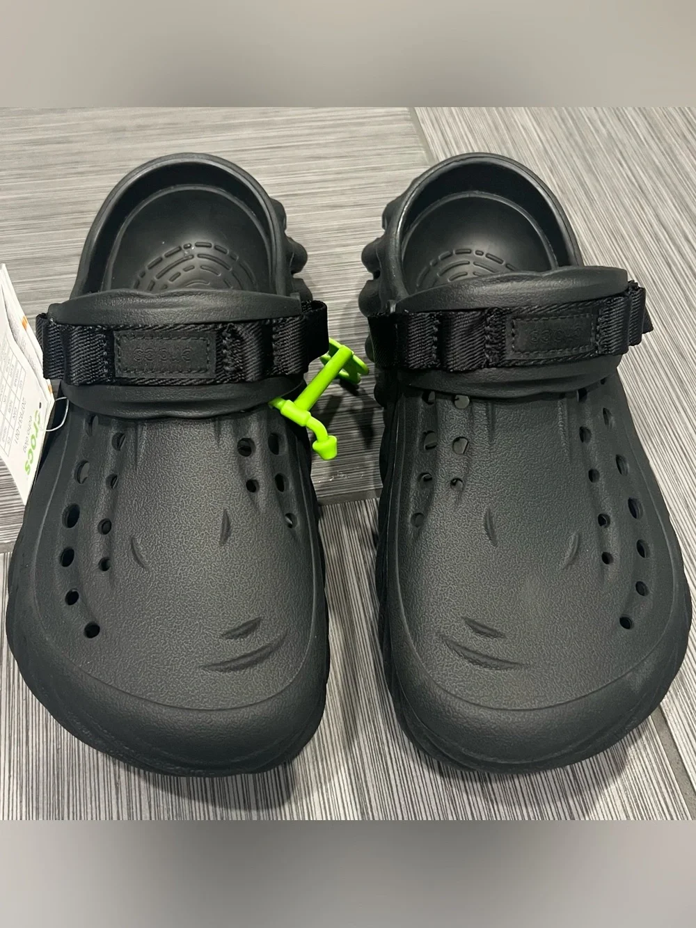 CROCS Men6/womens8 Black echo clog